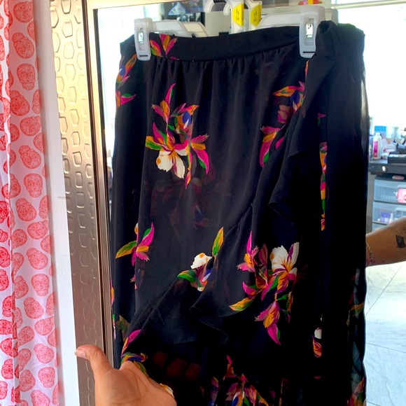 Cute skirt - Picture 2 of 7